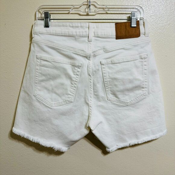 H&M High Rise White Denim Cut Off Jeans Size 10 NWOT BOHO Outdoors Casual - Picture 3 of 3
